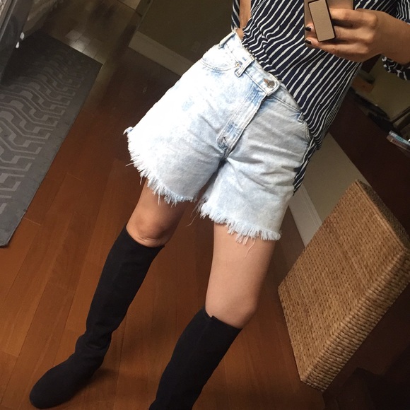 Levi's Pants - High waist Vintage Levi’s shorts 🌺b4